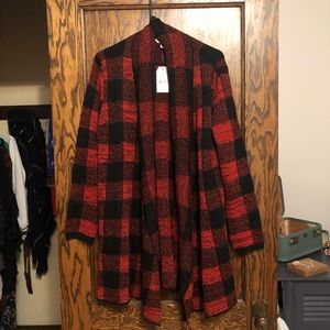 🔥 BRAND NEW 🔥 Red & Black Buffalo Print Sweater!